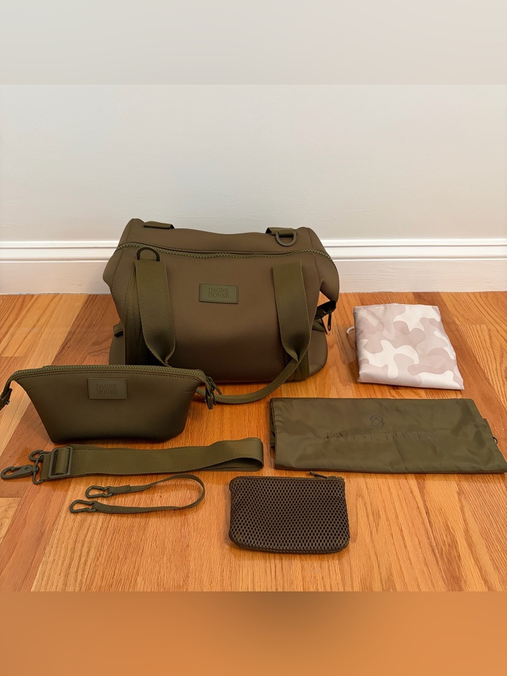 Dagne Dover Landon Carryall Duffel Bag in Dark Moss Size Medium Green duffle